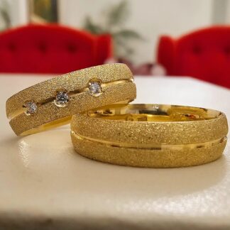 Par de Alianças em Ouro 18k com Diamantes mod. Madrepérola Three 11A-FO + Estojo Coração